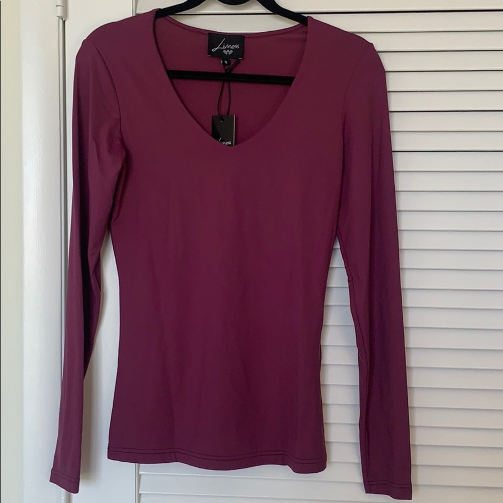 Smooth and soft basic blouse